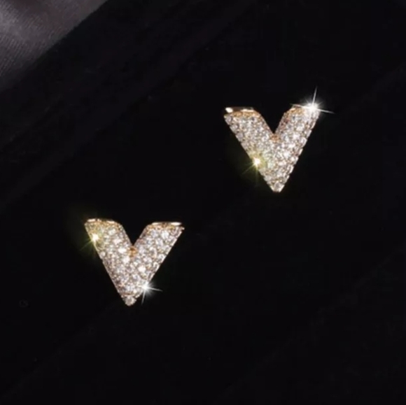 no e Jewelry - Italian Designer Inspired  V bling gold tone post earrings. New.
